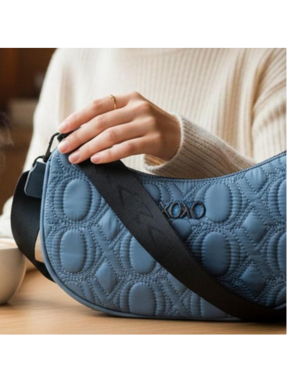 XOXO Quilted Blue Handbag with Detachable Strap
A stylish XOXO handbag featurin